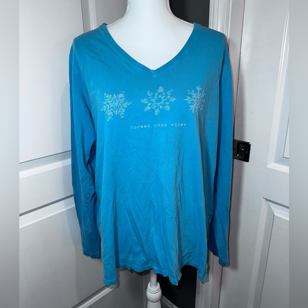 Life Is Good Snowflake Christmas Tee Women’s XXL Blue Long Sleeve Cotton